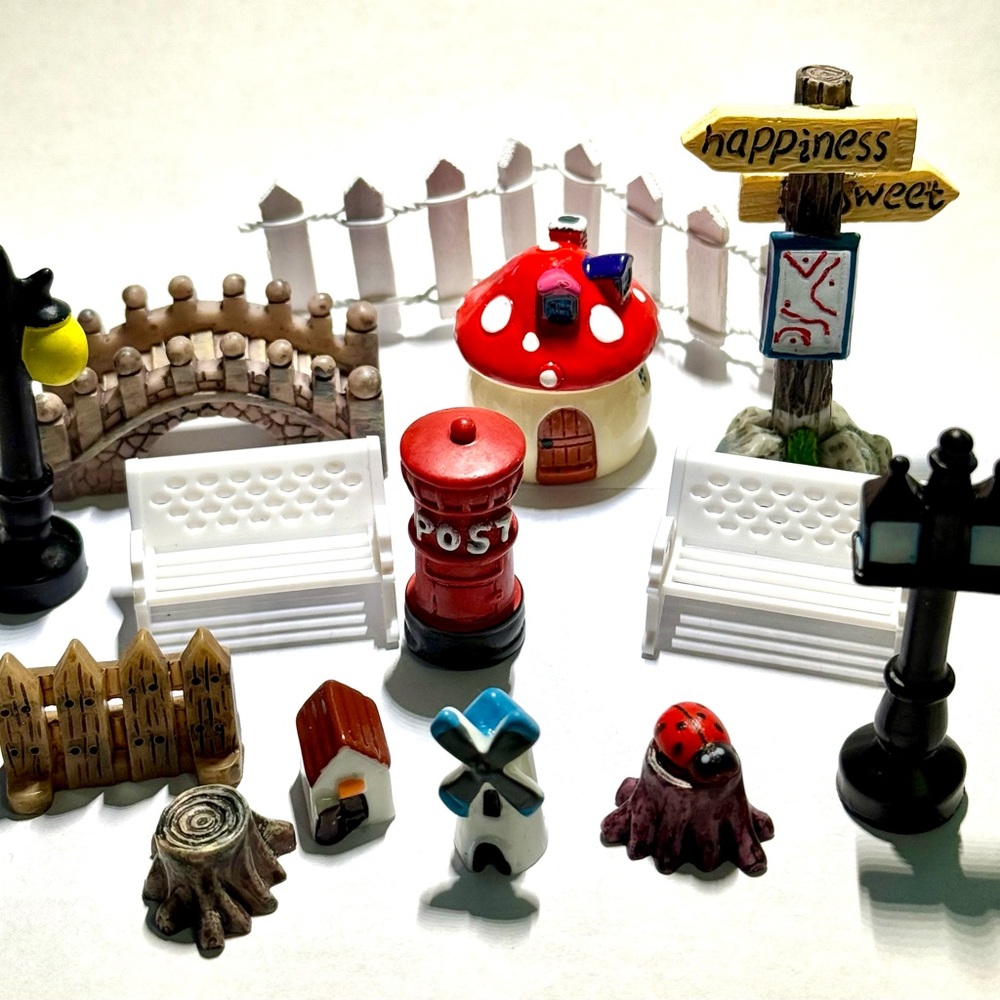 Miniature Garden Playset with Red and White Accents